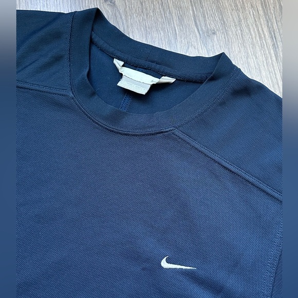 Nike Embroidered Active Shirt Y2K - Picture 3 of 4